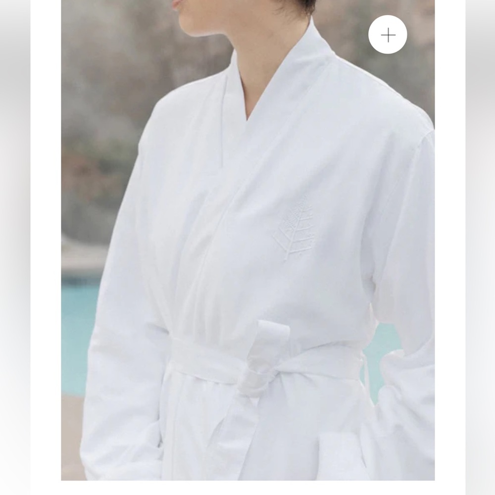 Four Seasons Spa Robe - Picture 2 of 10